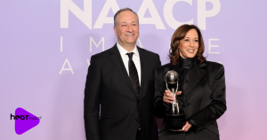 Kamala Harris παραλαμβάνει το Chairman's Award στα NAACP Image Awards 2025.