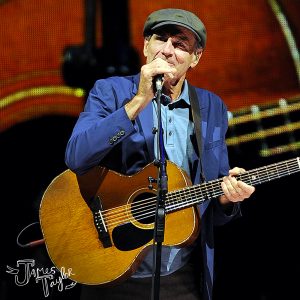 James Taylor κατά την παρουσίαση του μιούζικαλ «Fire & Rain» στο Broadway