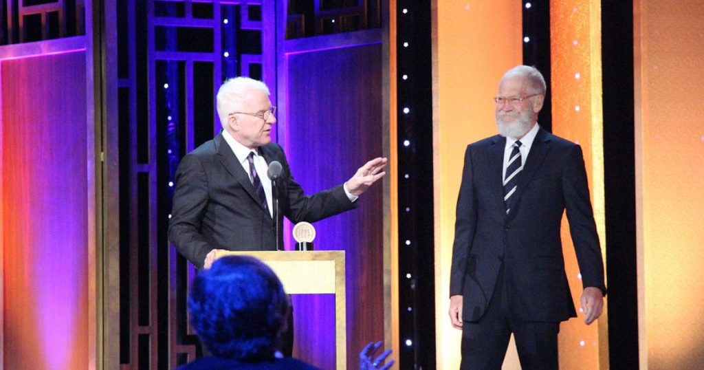 Steve Martin και Martin Short σε σκηνή, ανακοινώνοντας την περιοδεία «Dukes of Funnytown!