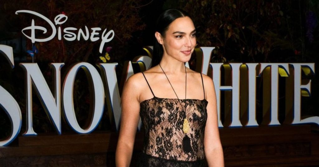 Η Gal Gadot στον ρόλο της Κακιάς Βασίλισσας στην «Χιονάτη»
