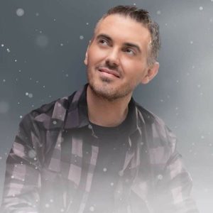 Μιχάλης Χατζηγιάννης παραλαμβάνει χρυσό δίσκο Terra Incognita σε εκδήλωση στο The Mall Athens