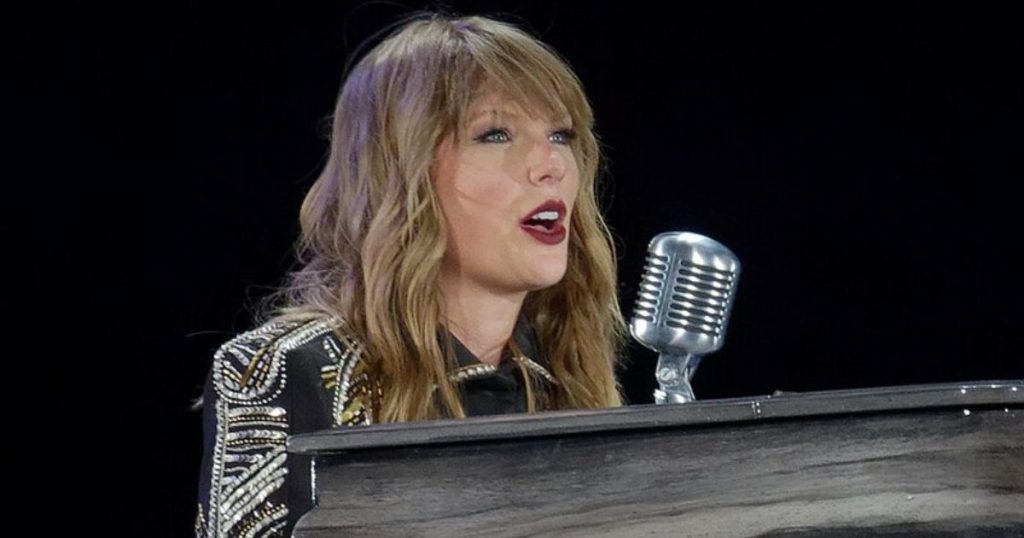 Η τραγουδίστρια Taylor Swift ανακοίνωσε την εξαγορά των πρώτων άλμπουμ της