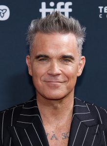 Robbie Williams στη σκηνή, η συναυλία του στην Κωνσταντινούπολη ακυρώθηκε για λόγους ασφαλείας.