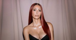 Η Kim Kardashian γιορτάζει τα 45α γενέθλιά της στο Παρίσι με εντυπωσιακή εμφάνιση και το καστ της σειράς All's Fair