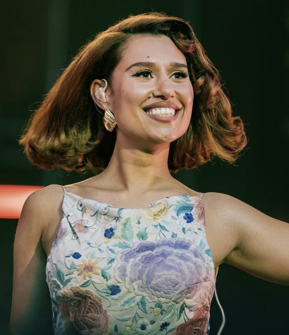 RAYE: Η αλλαγή που δεν περίμενες