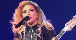 Lady Gaga εντυπωσιάζει με εμφάνιση στο Super Bowl 2026