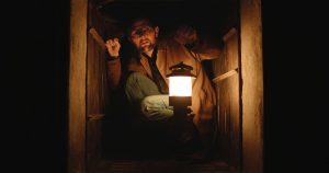 Το τρέιλερ της νέας ταινίας τρόμου του Ντάμιαν Μακάρθι με τον Άνταμ Σκοτ