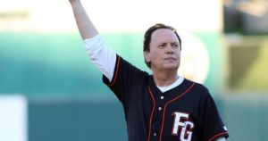 Billy Crystal: Επιστροφή στο Broadway με τη συγκινητική παράσταση «860»