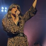 Η Έλα Λάνγκλεϊ παραμένει στην κορυφή του Billboard 200 με το άλμπουμ «Dandelion» για δεύτερη εβδομάδα στις ΗΠΑ.