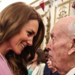 Κέιτ Μίντλετον: Συγκινητική αγκαλιά σε 88χρονο σε εκδήλωση στο Μπάκιγχαμ