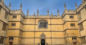 Οι Βιβλιοθήκες Μπόντλιαν απέκτησαν σπάνιο λεύκωμα των Λι Μίλερ και Σέσιλ Μπίτον