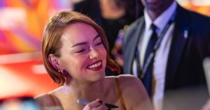 «The Catch»: Νέα rom-com με Έμα Στόουν και Κρις Πάιν από τη Universal