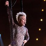 Η Pink εντυπωσίασε στα 79α Tony Awards με φαντασμαγορικό opening show στο Radio City Music Hall